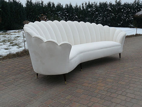 duża biała sofa